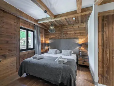 Un ou plusieurs lits dans un hébergement de l'établissement Appartement de Luxe Centre, Proche Pistes, Sauna, Balcon, jusqu'à 6 Pers. - FR-1-567-58