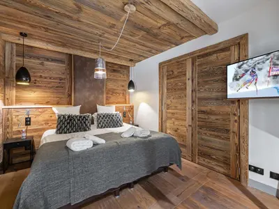 Un ou plusieurs lits dans un hébergement de l'établissement Appartement de luxe avec sauna et terrasse au centre de Val d'Isère - FR-1-567-51