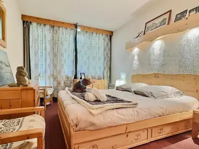 Un ou plusieurs lits dans un hébergement de l'établissement Appartement 3 pièces pour 6 pers. avec parking à 600m des pistes à Val d'Isère - FR-1-411-675