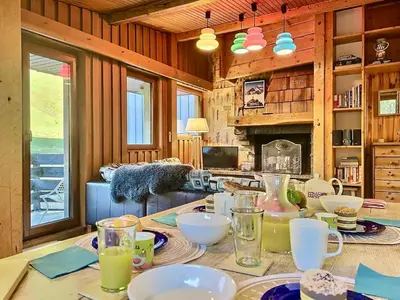 Coin salon dans l'établissement Spacieux T2 cabine avec balcon et accès WIFI à Tignes - FR-1-411-678
