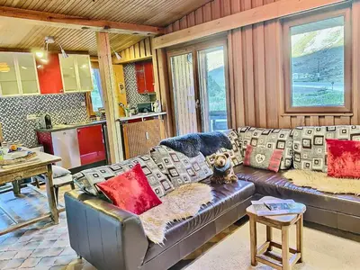 Coin salon dans l'établissement Spacieux T2 cabine avec balcon et accès WIFI à Tignes - FR-1-411-678