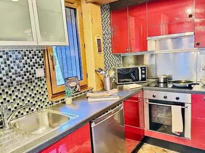 Cuisine ou kitchenette dans l'établissement Spacieux T2 cabine avec balcon et accès WIFI à Tignes - FR-1-411-678