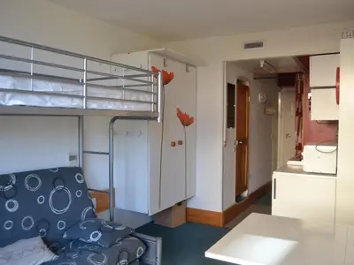 Cuisine ou kitchenette dans l'établissement Studio cosy pour 3 aux Arcs 1800, proche pistes, avec balcon et TV - FR-1-411-681