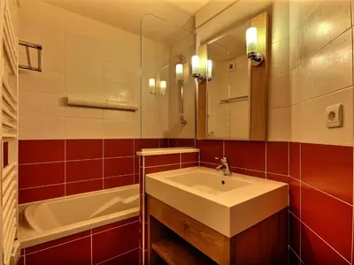 Salle de bains dans l'établissement Studio-cabine pour 4 à Belle Plagne avec balcon - FR-1-455-182