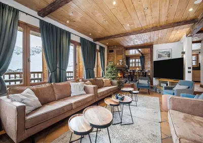 Télévision ou salle de divertissement dans l'établissement Chalet Charline