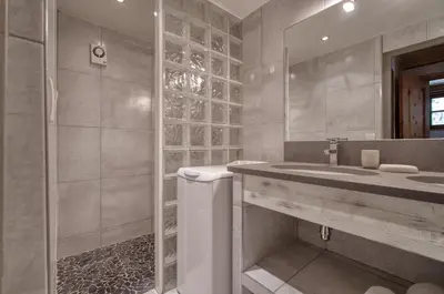 Salle de bains dans l'établissement Appartement Petite Charline
