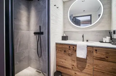 Salle de bains dans l'établissement Chalet Eden Roc