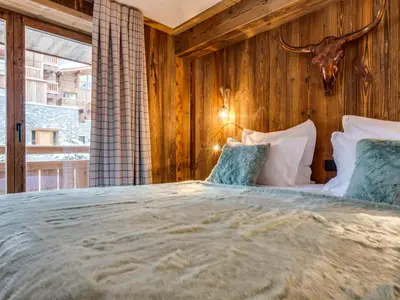 Plan de l'établissement Spacieux 4 pièces avec cheminée, balcon et parking à Val-d'Isère - FR-1-567-67