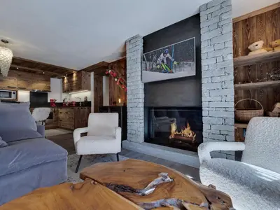 Plan de l'établissement Spacieux 4 pièces avec cheminée, balcon et parking à Val-d'Isère - FR-1-567-67