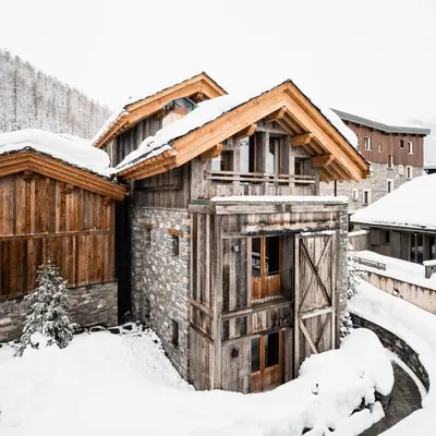 L'établissement Chalets LA MOURRA en hiver