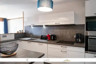 Cuisine ou kitchenette dans l'établissement MARMOTTE 003 - Superbe T4 aux pieds des pistes