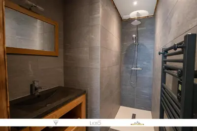 Salle de bains dans l'établissement MARMOTTE 003 - Superbe T4 aux pieds des pistes