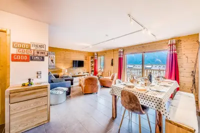 Télévision ou salle de divertissement dans l'établissement Résidence Les Balcons EtoilÉs - Appartement 4 au pied des pistes MAE-5533