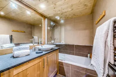 Salle de bains dans l'établissement Résidence Les Balcons EtoilÉs - Appartement 4 au pied des pistes MAE-5533