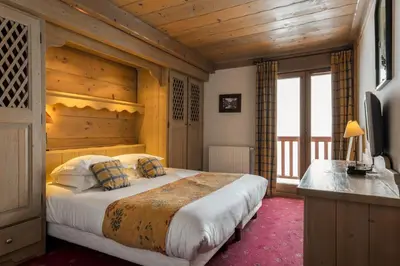 Un ou plusieurs lits dans un hébergement de l'établissement Chalet Hotel L’Ecrin