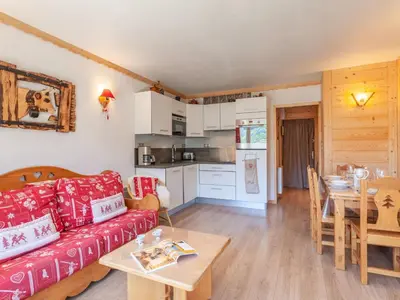 Cuisine ou kitchenette dans l'établissement Apartment Le Bec Rouge - Le Lac-7 by Interhome