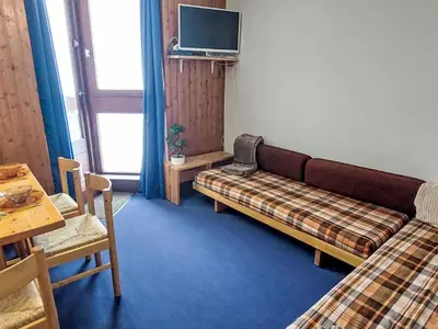 Télévision ou salle de divertissement dans l'établissement Apartment Le Borsat - Val Claret-15 by Interhome