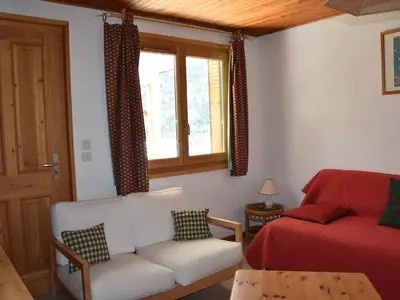 Coin salon dans l'établissement Agréable rez de jardin dans chalet avec animaux admis, pour 3 personnes - FR-1-464-183