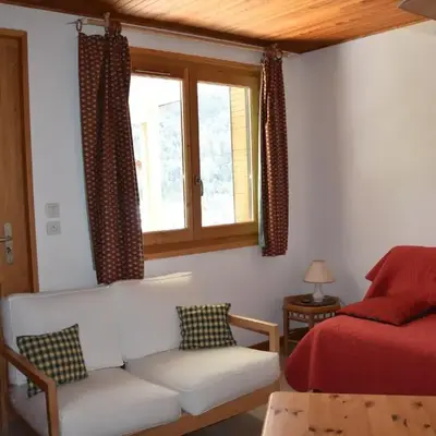 Agréable rez de jardin dans chalet avec animaux admis