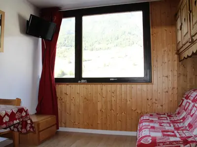 Télévision ou salle de divertissement dans l'établissement Studio cosy pour 2/3 pers., skis aux pieds, proche commerces et services à Val-Cenis - FR-1-508-235