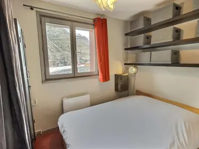 Un ou plusieurs lits dans un hébergement de l'établissement Duplex 3 pièces pour 6 pers, skis aux pieds à Val d'Isère - FR-1-411-682