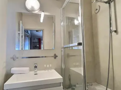 Salle de bains dans l'établissement Duplex 3 pièces pour 6 pers, skis aux pieds à Val d'Isère - FR-1-411-682