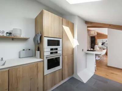 Cuisine ou kitchenette dans l'établissement Appartement contemporain skis aux pieds avec parking au cœur de Courchevel 1650 - FR-1-563-83