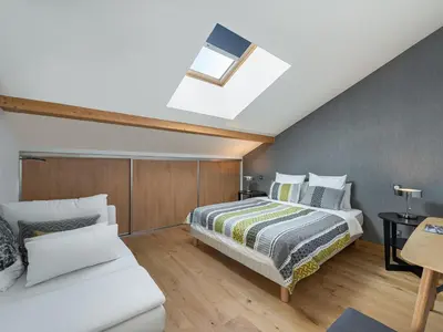 Un ou plusieurs lits dans un hébergement de l'établissement Appartement contemporain skis aux pieds avec parking au cœur de Courchevel 1650 - FR-1-563-83