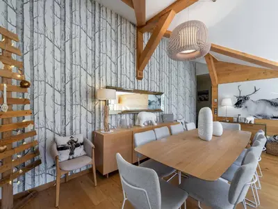 Coin salon dans l'établissement Appartement contemporain skis aux pieds avec parking au cœur de Courchevel 1650 - FR-1-563-83