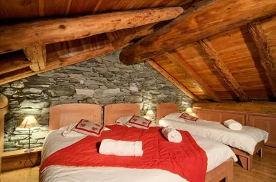 Un ou plusieurs lits dans un hébergement de l'établissement Chalet Les Champs Du Pont - REFUGE 7 Pièces 15 pers. Appartement en chalet - 180m² MAE-6668