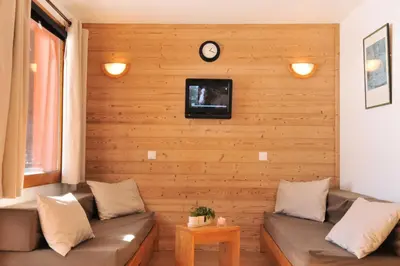Télévision ou salle de divertissement dans l'établissement Résidence Agate - Studio divisible lumieux et chaleureux · Accès direct aux pistes · Vue pistes MAE-2635