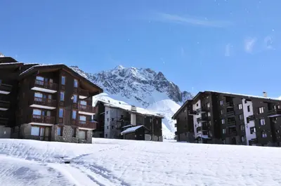 Vue générale sur la montagne ou vue sur la montagne depuis l'appartement