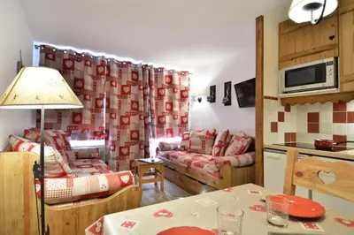 Cuisine ou kitchenette dans l'établissement Résidence Themis - Magnifique appartement · Skis aux pieds · Vue pistes · Casier à skis MAE-3485