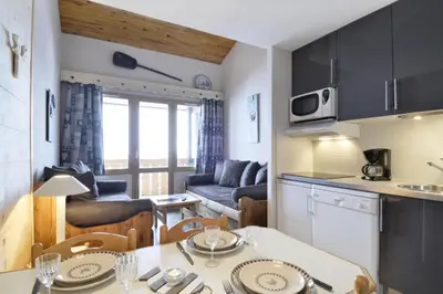 Cuisine ou kitchenette dans l'établissement Résidence Licorne - Appartement rénové · Accès direct aux pistes · Vue pistes · Balcon MAE-3497