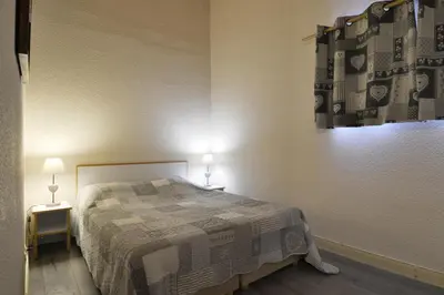 Un ou plusieurs lits dans un hébergement de l'établissement Résidence Licorne - Appartement rénové · Accès direct aux pistes · Vue pistes · Balcon MAE-3497