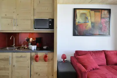Cuisine ou kitchenette dans l'établissement Résidence Licorne - Studio entièrement rénové · Accès direct aux pistes · Vue pistes MAE-3548
