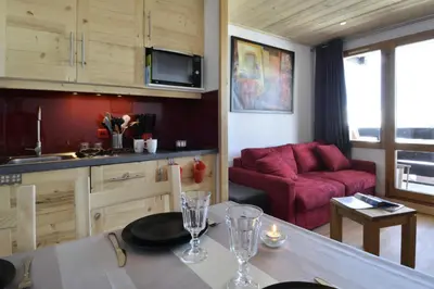 Cuisine ou kitchenette dans l'établissement Résidence Licorne - Studio entièrement rénové · Accès direct aux pistes · Vue pistes MAE-3548