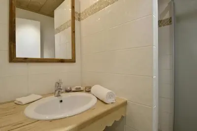 Salle de bains dans l'établissement Résidence Phoenix - Appartement tout confort · Proche cœur de station · Balcon MAE-3563
