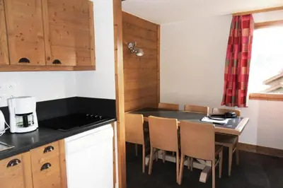 Cuisine ou kitchenette dans l'établissement Résidence Nereides - Appartement agréable · Accès direct aux pistes · Vue pistes · Balcon MAE-3564