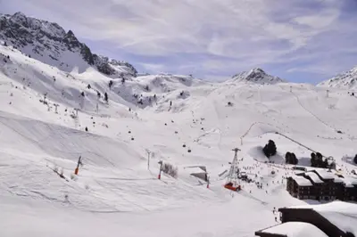 L'établissement Résidence Nereides - Appartement chaleureux · Accès direct aux pistes · Casier à skis · Vue pistes MAE-3567 en hiver