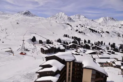 L'établissement Résidence Nereides - Appartement chaleureux · Accès direct aux pistes · Casier à skis · Vue pistes MAE-3567 en hiver