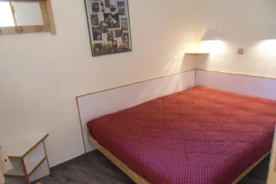 Un ou plusieurs lits dans un hébergement de l'établissement Résidence Callisto - Appartement tout confort · Skis aux pieds · Vue pistes · Balcon MAE-3570