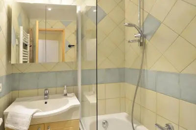 Salle de bains dans l'établissement Résidence Callisto - Appartement tout confort · Skis aux pieds · Vue pistes · Balcon MAE-3570