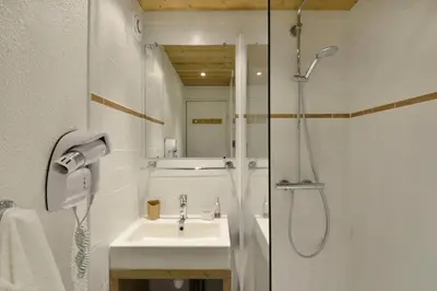 Salle de bains dans l'établissement Résidence Andromede - Charmant appartement · Ski aux pieds · Vue pistes · Balcon MAE-3571