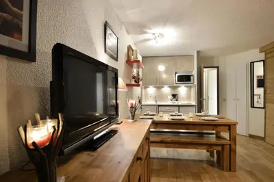 Télévision ou salle de divertissement dans l'établissement Résidence Andromede - Charmant appartement · Ski aux pieds · Vue pistes · Balcon MAE-3571