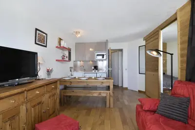 Télévision ou salle de divertissement dans l'établissement Résidence Andromede - Charmant appartement · Ski aux pieds · Vue pistes · Balcon MAE-3571