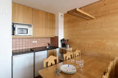 Cuisine ou kitchenette dans l'établissement Résidence Licorne - Appartement tout confort · Skis aux pieds · Vue pistes · Casier à skis MAE-3573