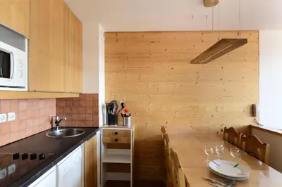 Cuisine ou kitchenette dans l'établissement Résidence Licorne - Appartement tout confort · Skis aux pieds · Vue pistes · Casier à skis MAE-3573