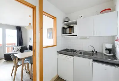 Cuisine ou kitchenette dans l'établissement Résidence Carene - Appartement tout confort et agréable · Proche des pistes · Vue pistes MAE-3581