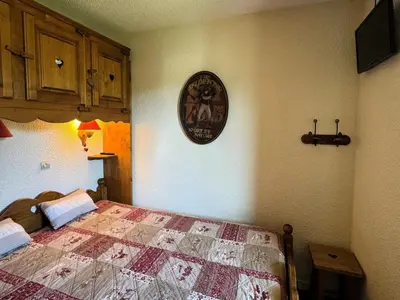 Un ou plusieurs lits dans un hébergement de l'établissement Résidence Callisto - Appartement chaleureux · Au pied des pistes · Vue pistes · Balcon MAE-3590